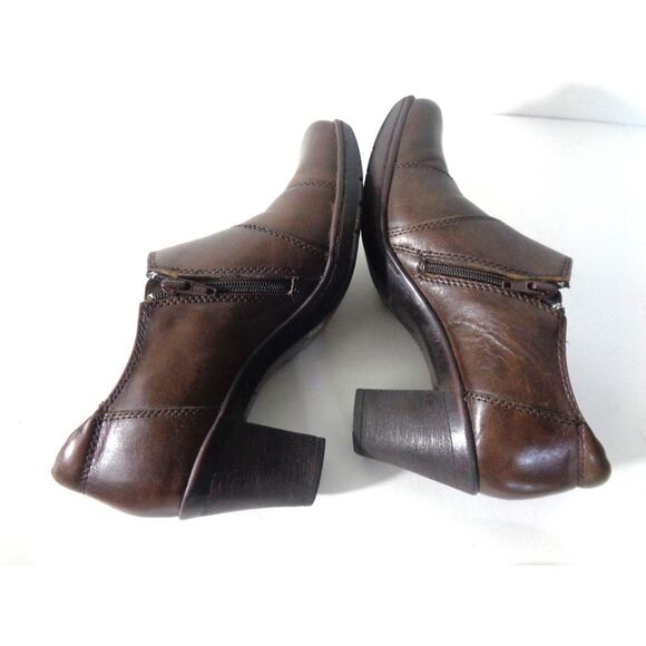 Clarks Bendables US 6.5M Brown Leather Side Zip Medium Heel Booties Shooties - Picture 4 of 7